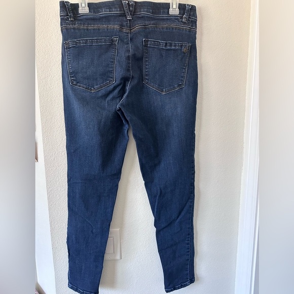 Democracy Blue Skinny Jeans with Faded Denim Style EUC - Picture 2 of 6